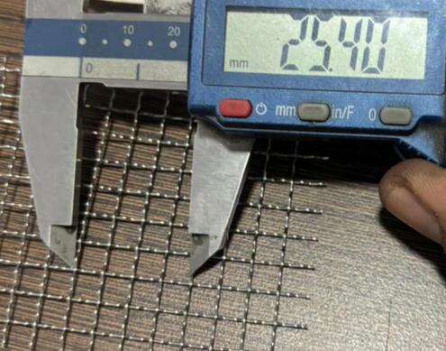 Quebra-cabeça de pedra de tela de aço duplo encravado Estrutura firme de tela vibratória longa vida útil