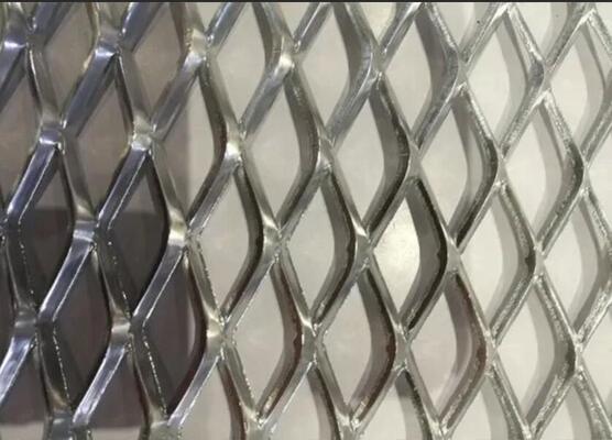 Malha de tela de metal expandido galvanizado em aço inoxidável com formato de furo de diamante personalizado