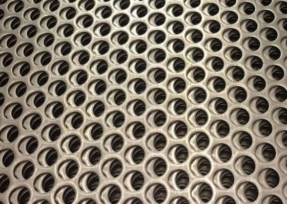 Hd galvanizou comprimento perfurado de Mesh Corrosion Resistance 30m do metal