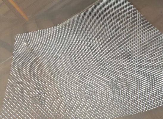 As aberturas estáveis expandiram o Lath do metal para o trabalho interno e externo do emplastro