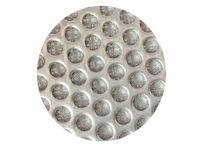 Há um disco de aço inoxidável aglomerado do filtro de rede de arame.